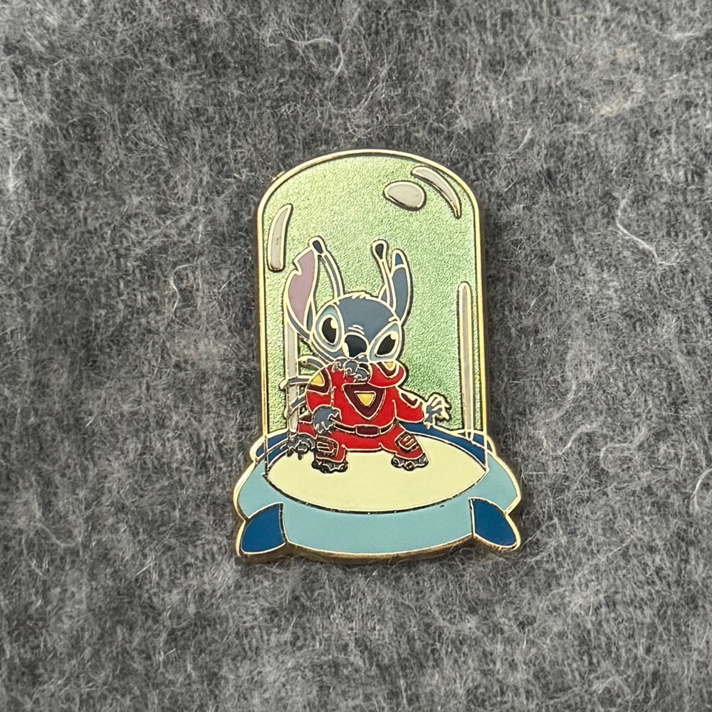 Disney Pin Trading 2005 Stitch Space Tube (FLAW)
